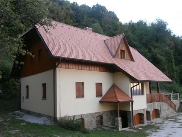 Planinski dom Velikonočnica
